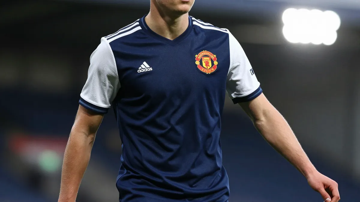 Aberdeen FC are considering a loan move for Jamie Mercer as the Dons look to strengthen their squad